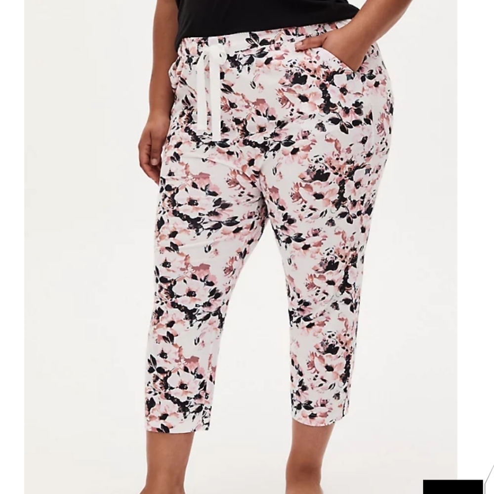 🆕WHITE FLORAL CROP SLEEP PANT